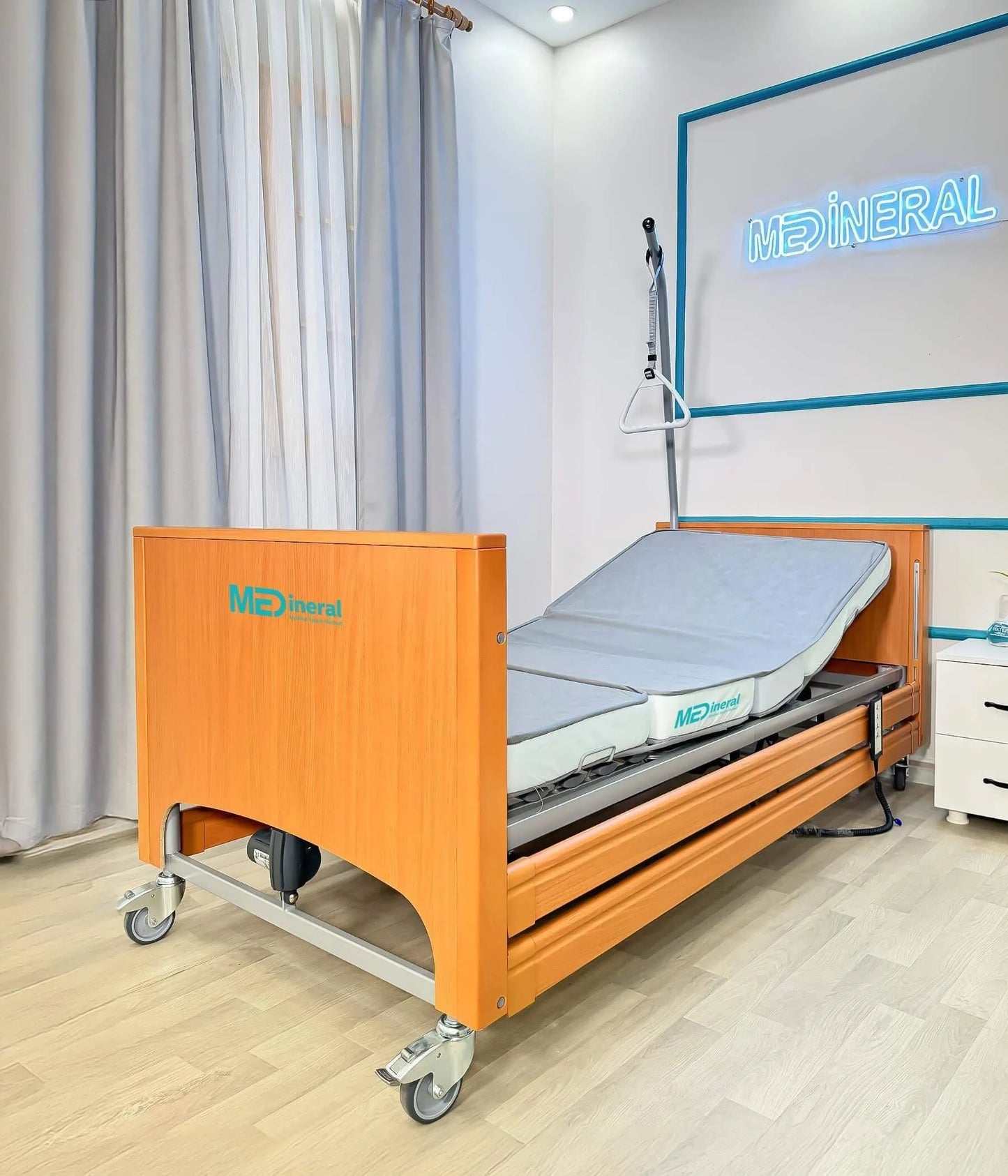 4 Motorlu Ev Tipi Ahşap Hasta Karyolası | İthal