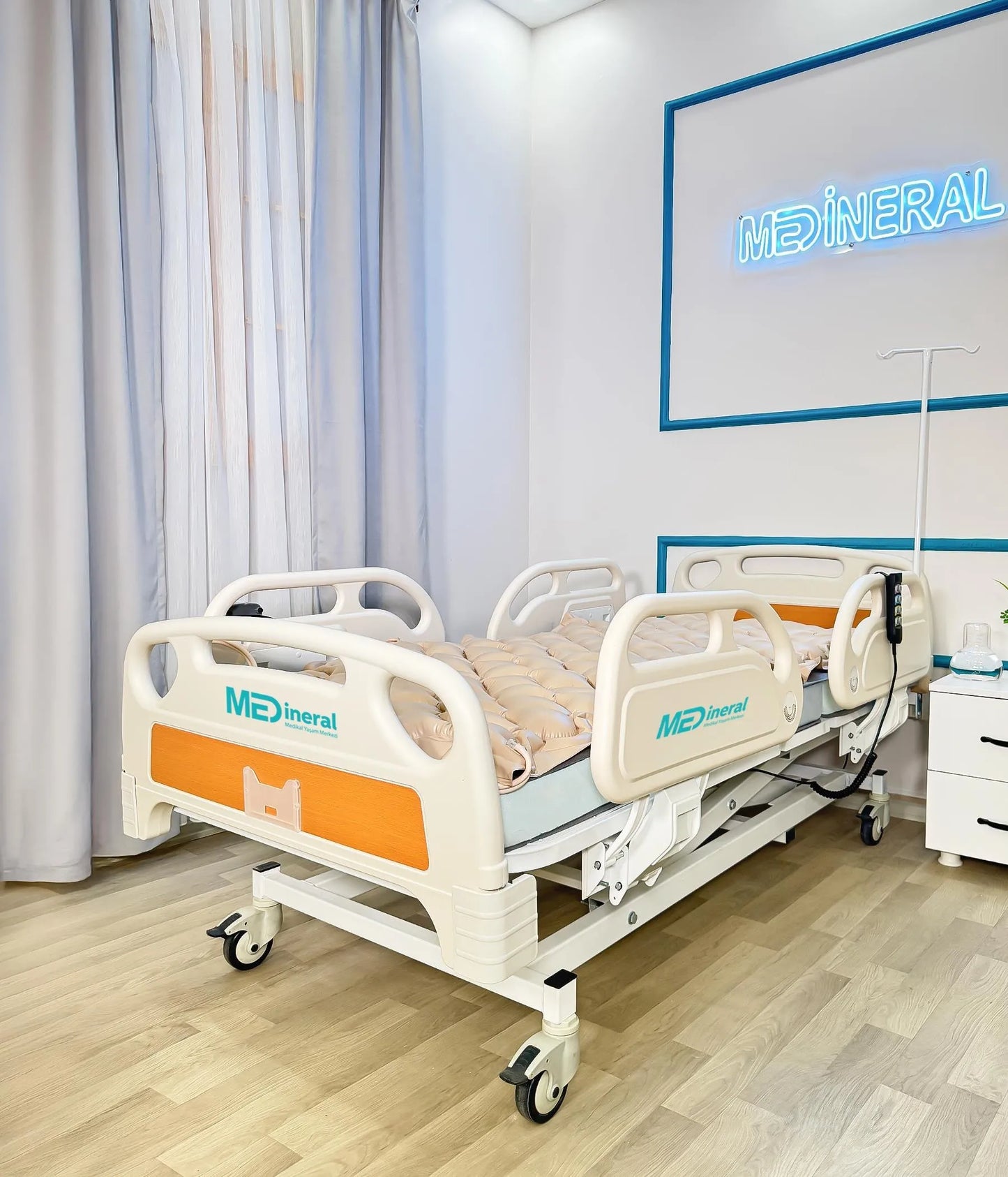 4 Motor Hasta Karyolası | Full ABS Asansörlü Elektrikli + Baklava Tipi Havalı Yatak & Alez